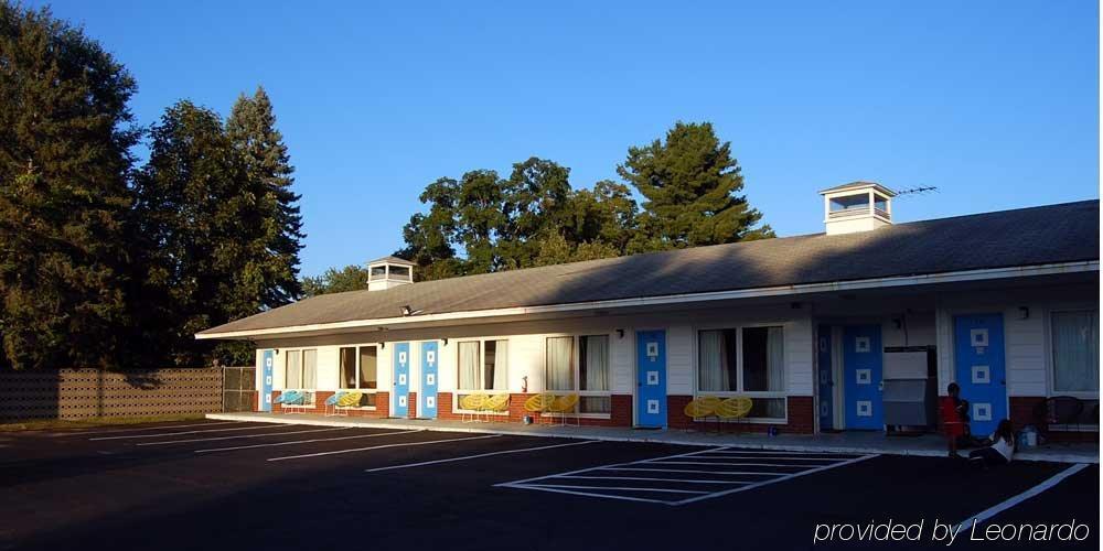 Blue Sky Inn Glens Falls-Saratoga-Lake George Екстериор снимка