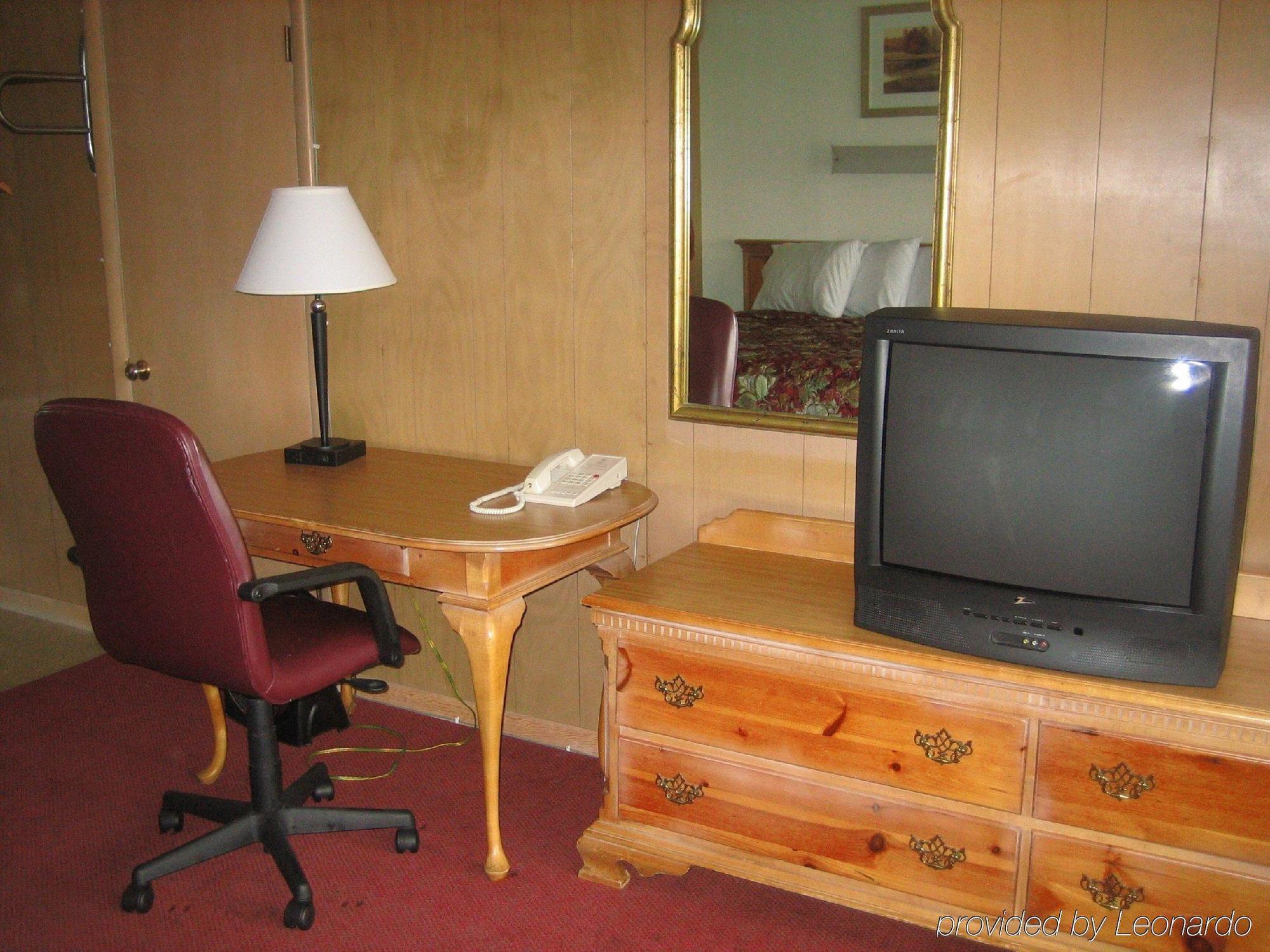 Blue Sky Inn Glens Falls-Saratoga-Lake George Екстериор снимка