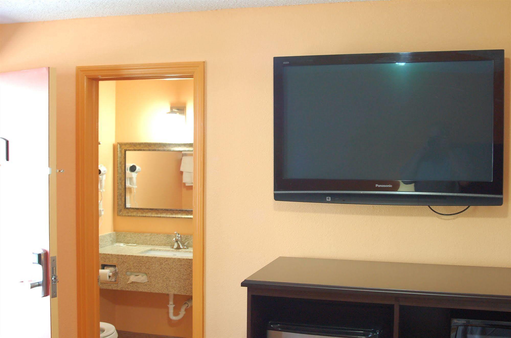 Blue Sky Inn Glens Falls-Saratoga-Lake George Екстериор снимка