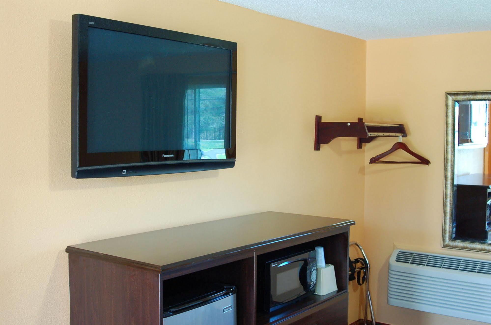 Blue Sky Inn Glens Falls-Saratoga-Lake George Екстериор снимка