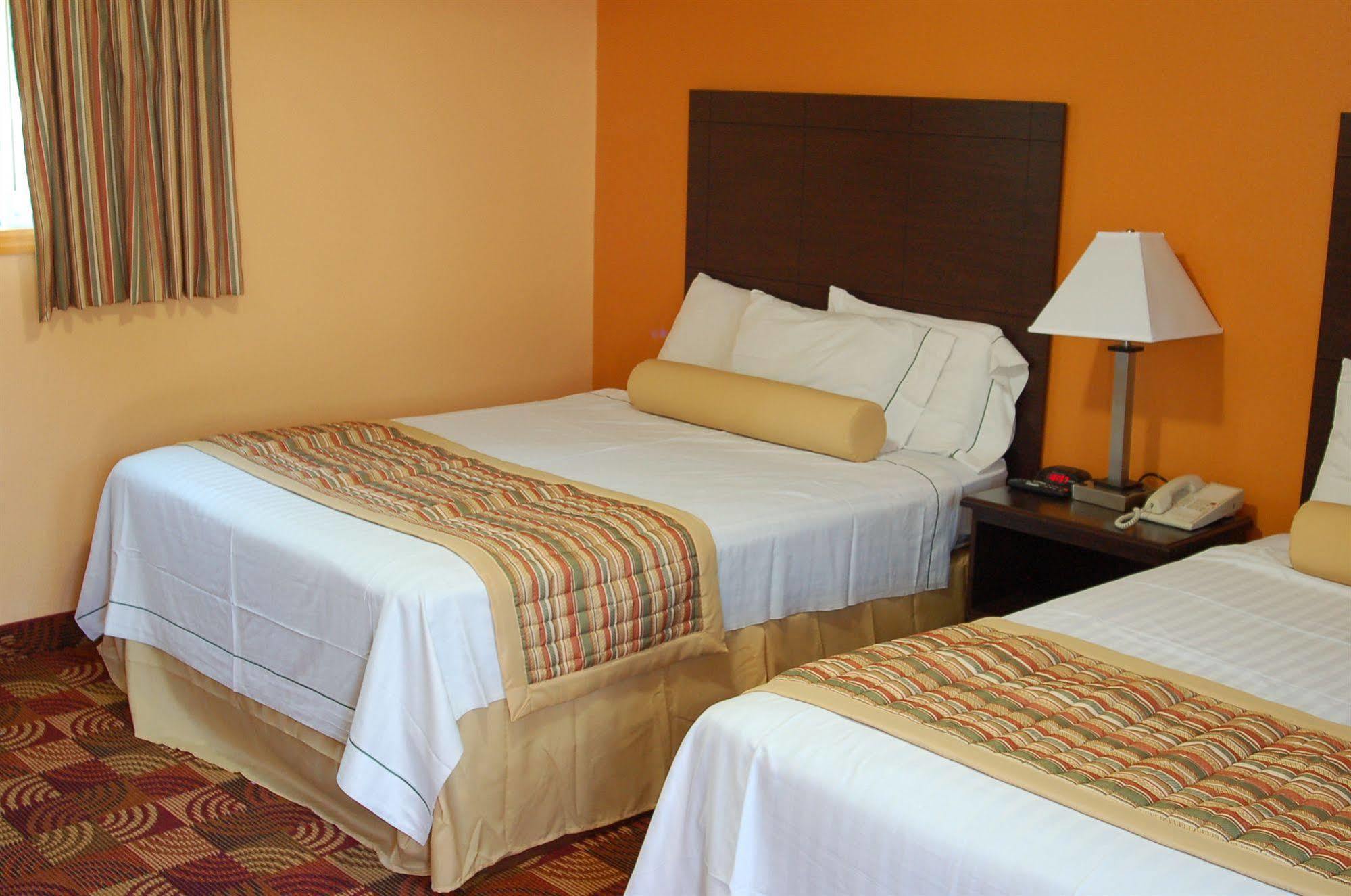 Blue Sky Inn Glens Falls-Saratoga-Lake George Екстериор снимка