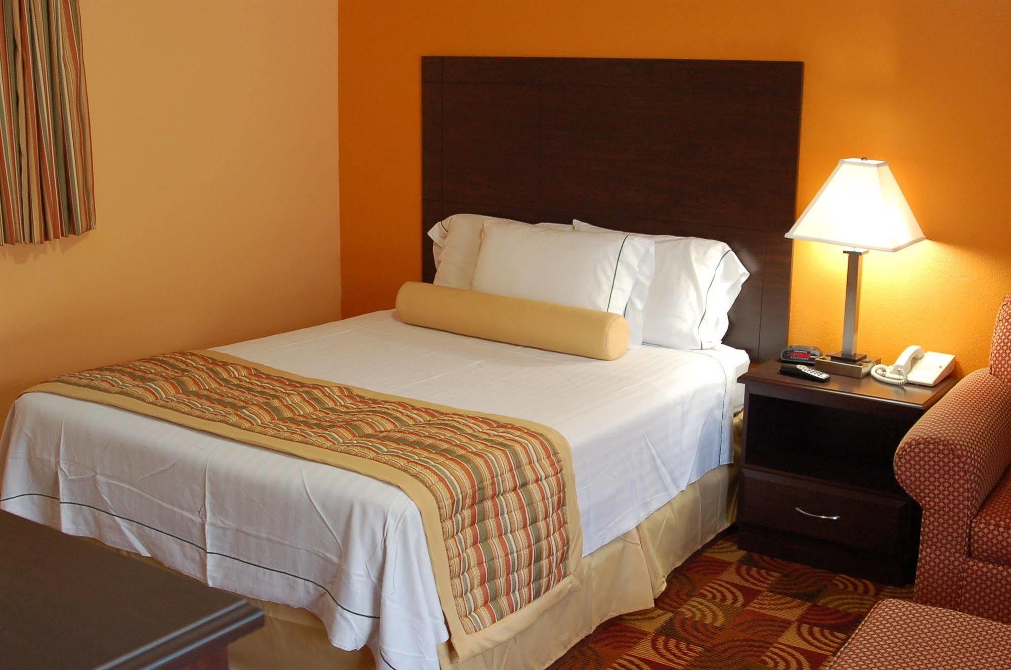 Blue Sky Inn Glens Falls-Saratoga-Lake George Екстериор снимка