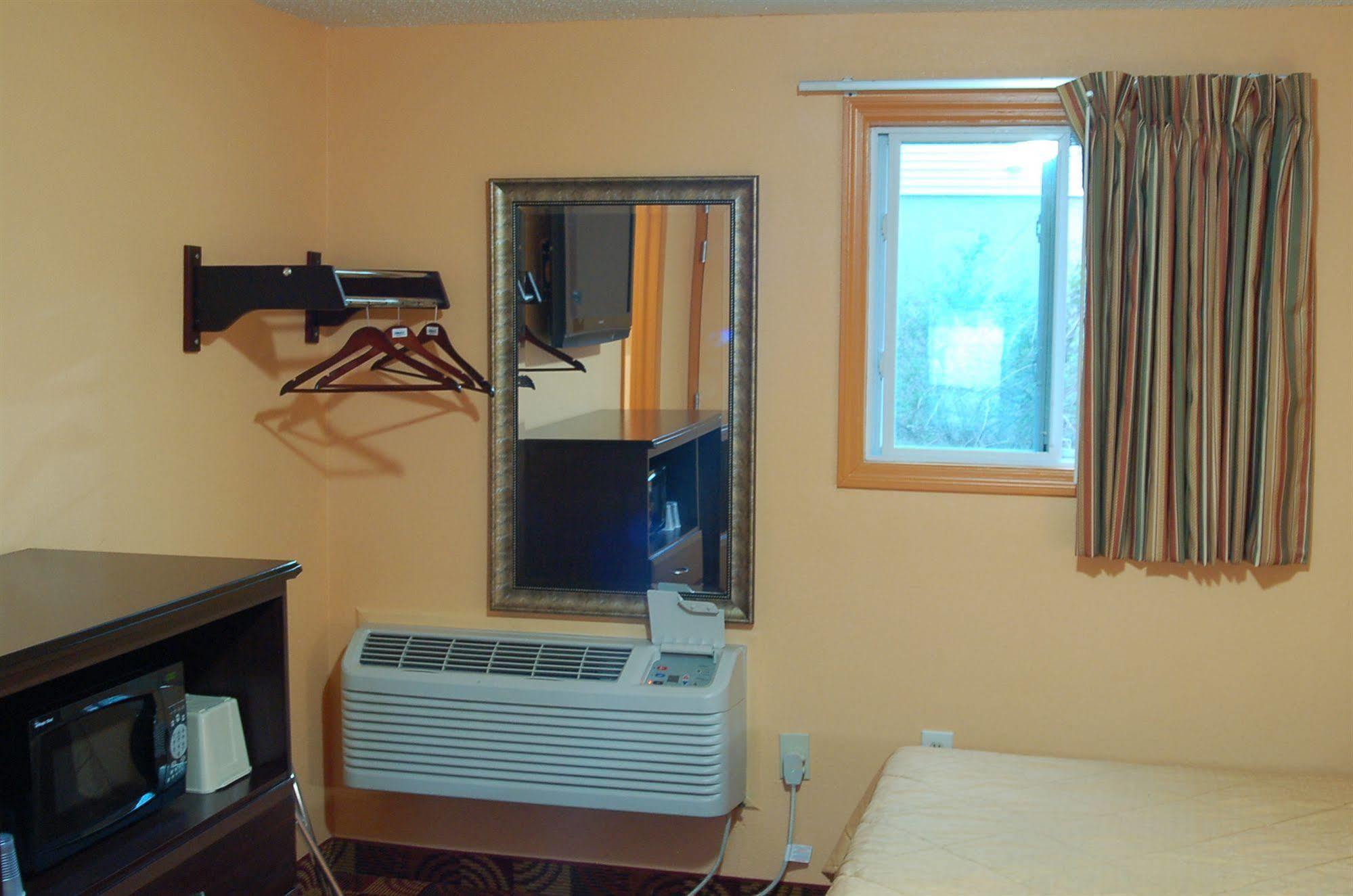 Blue Sky Inn Glens Falls-Saratoga-Lake George Екстериор снимка
