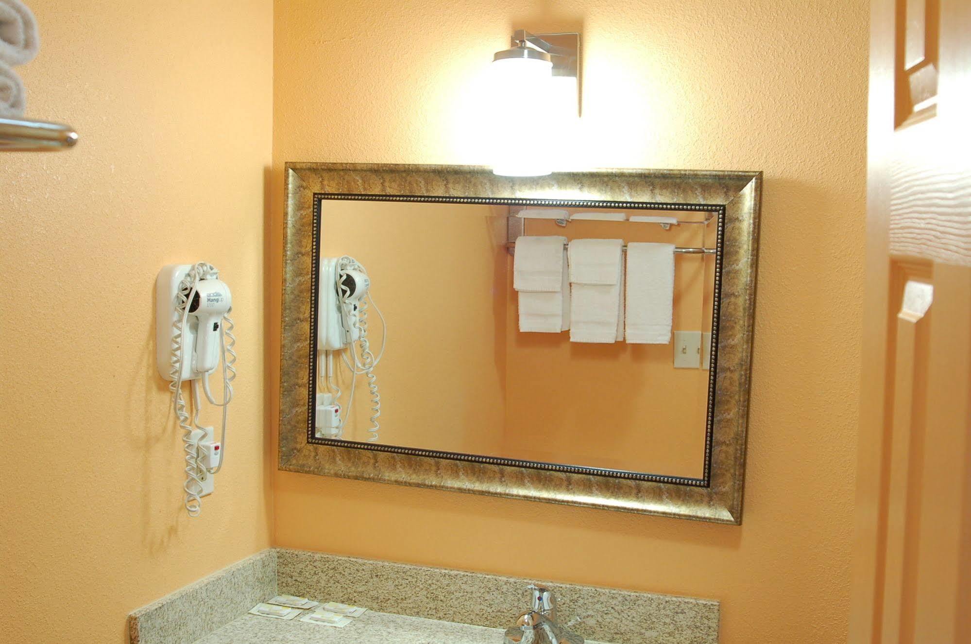 Blue Sky Inn Glens Falls-Saratoga-Lake George Екстериор снимка