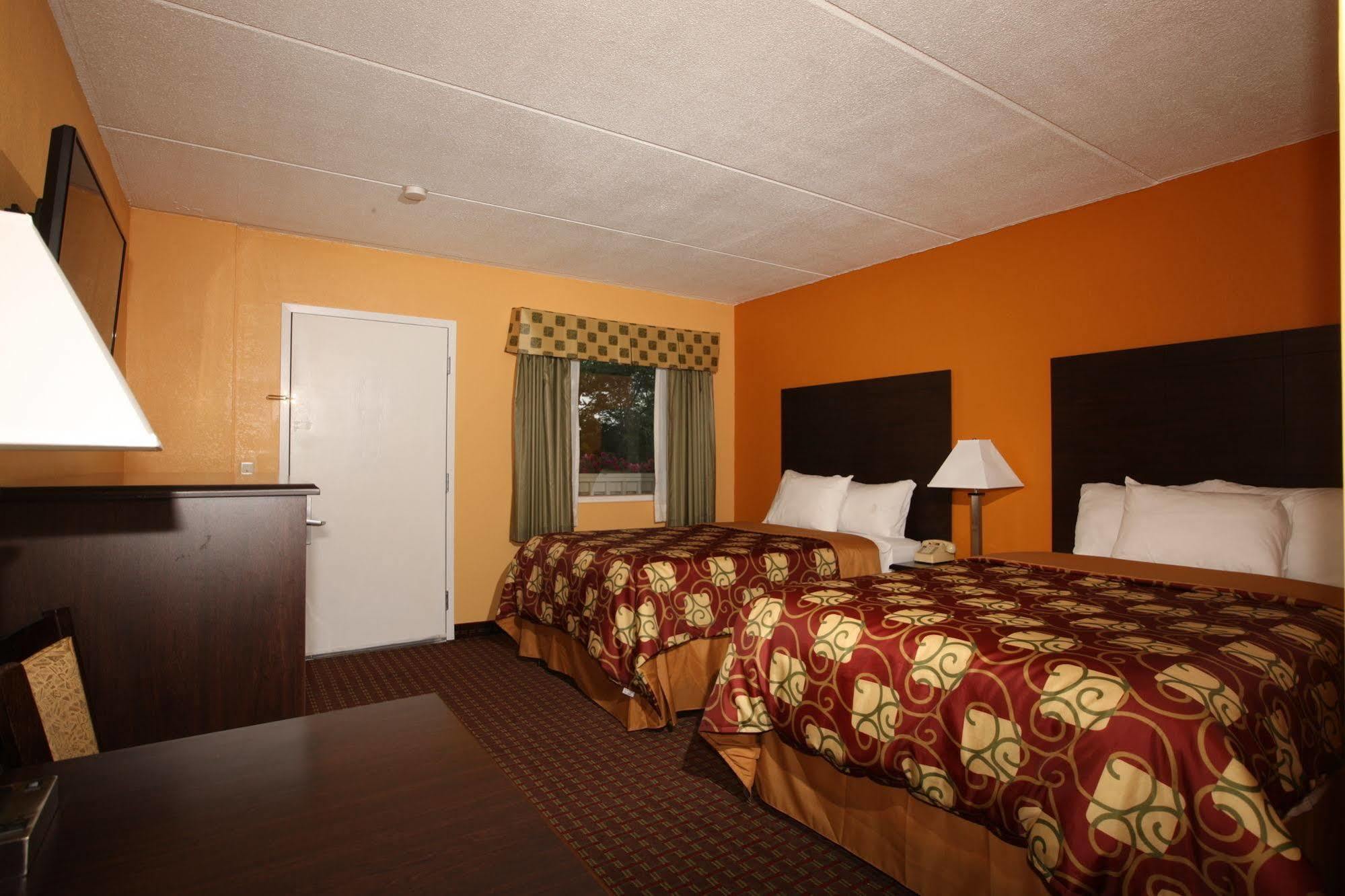 Blue Sky Inn Glens Falls-Saratoga-Lake George Екстериор снимка