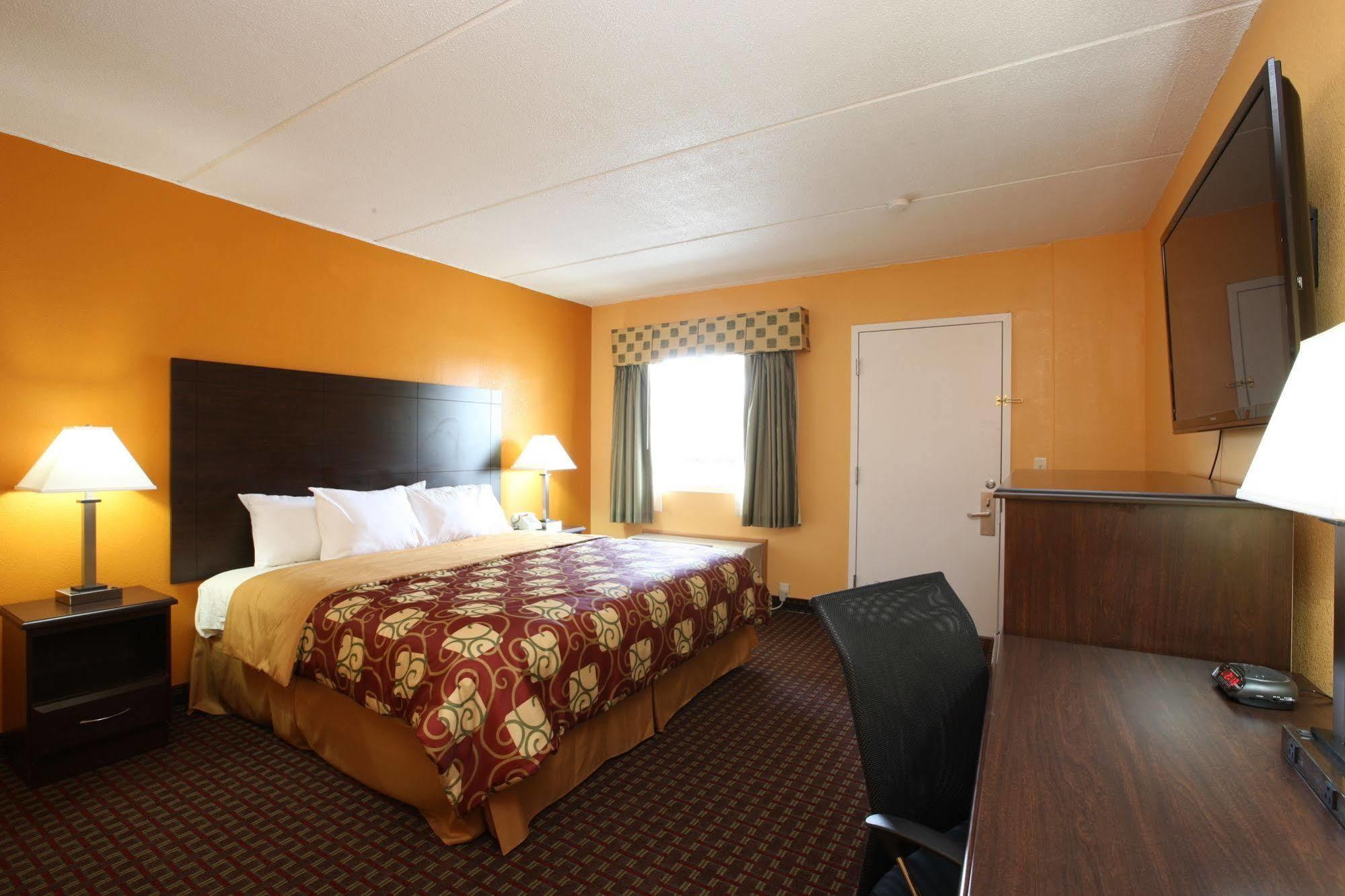 Blue Sky Inn Glens Falls-Saratoga-Lake George Екстериор снимка