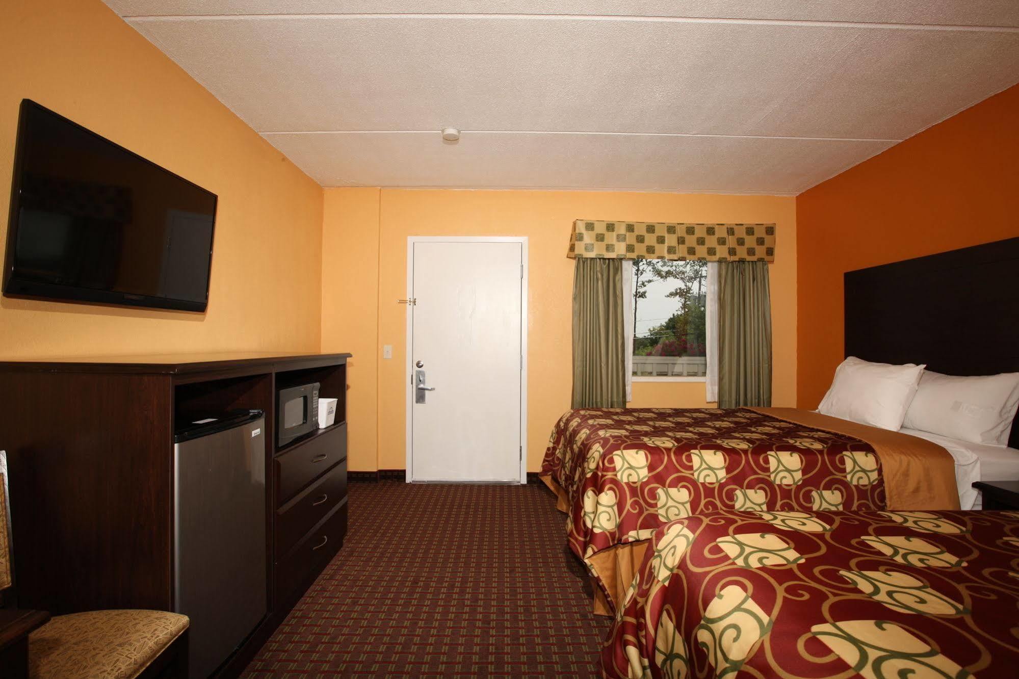 Blue Sky Inn Glens Falls-Saratoga-Lake George Екстериор снимка
