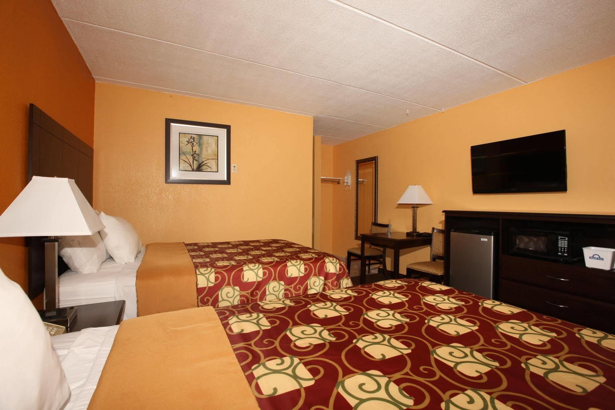 Blue Sky Inn Glens Falls-Saratoga-Lake George Екстериор снимка