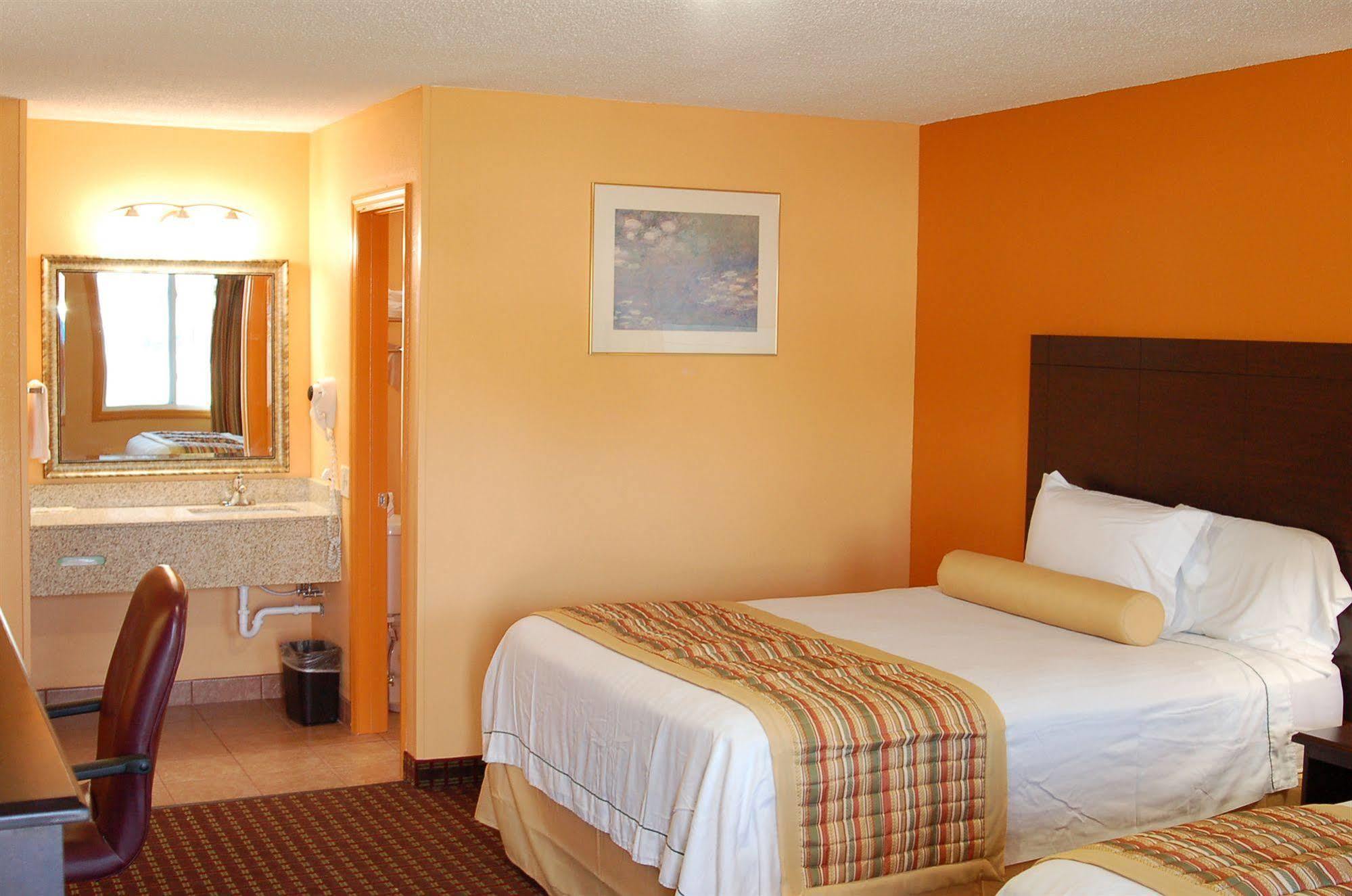 Blue Sky Inn Glens Falls-Saratoga-Lake George Екстериор снимка