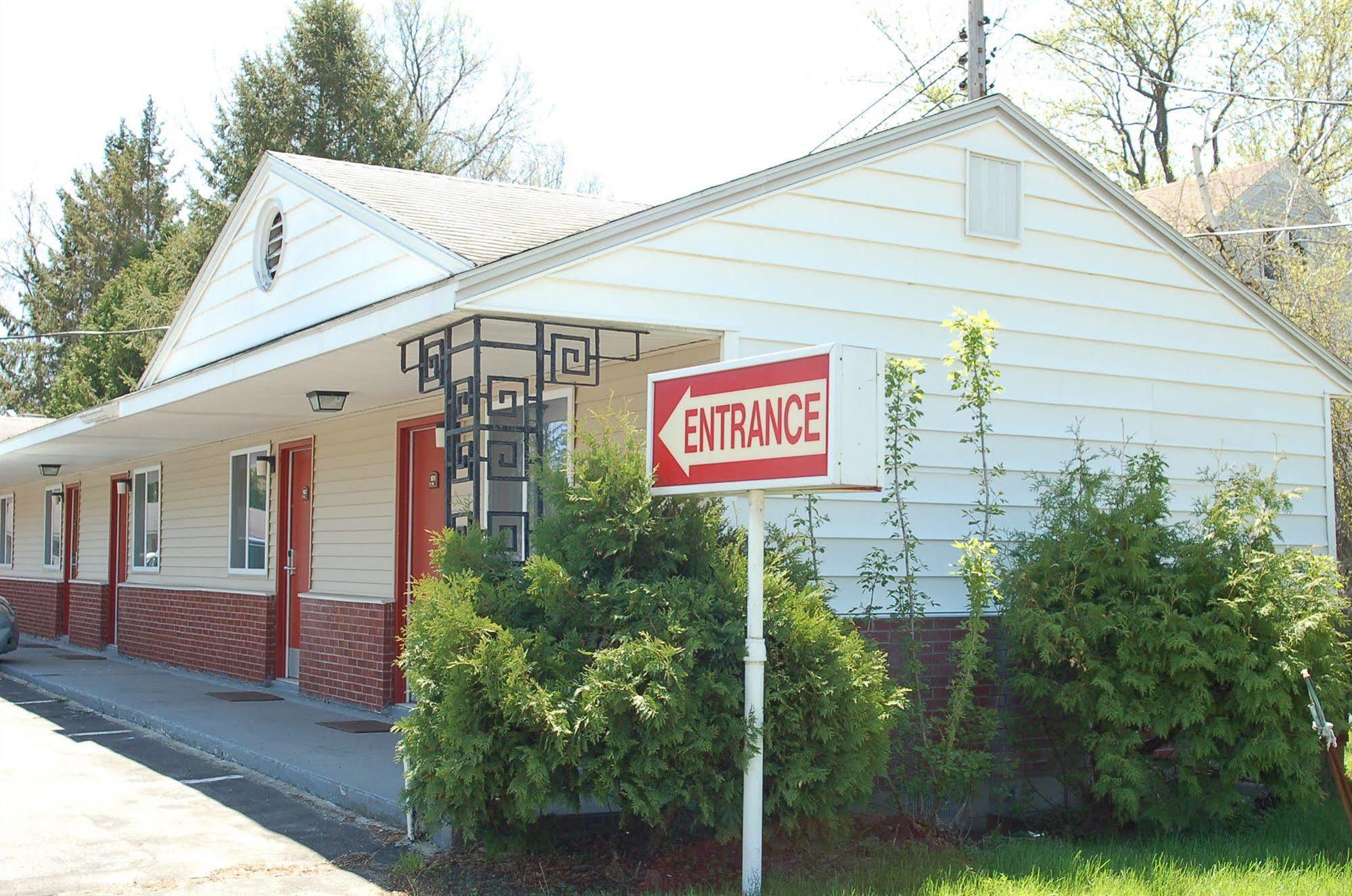 Blue Sky Inn Glens Falls-Saratoga-Lake George Екстериор снимка